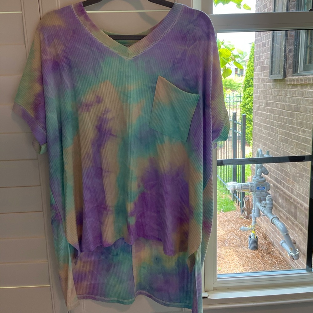 Boutique tye die shirt. By the brand jodifl.